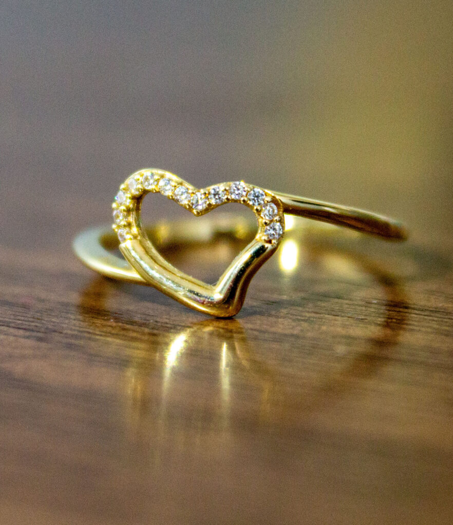 anillo de corazon de oro