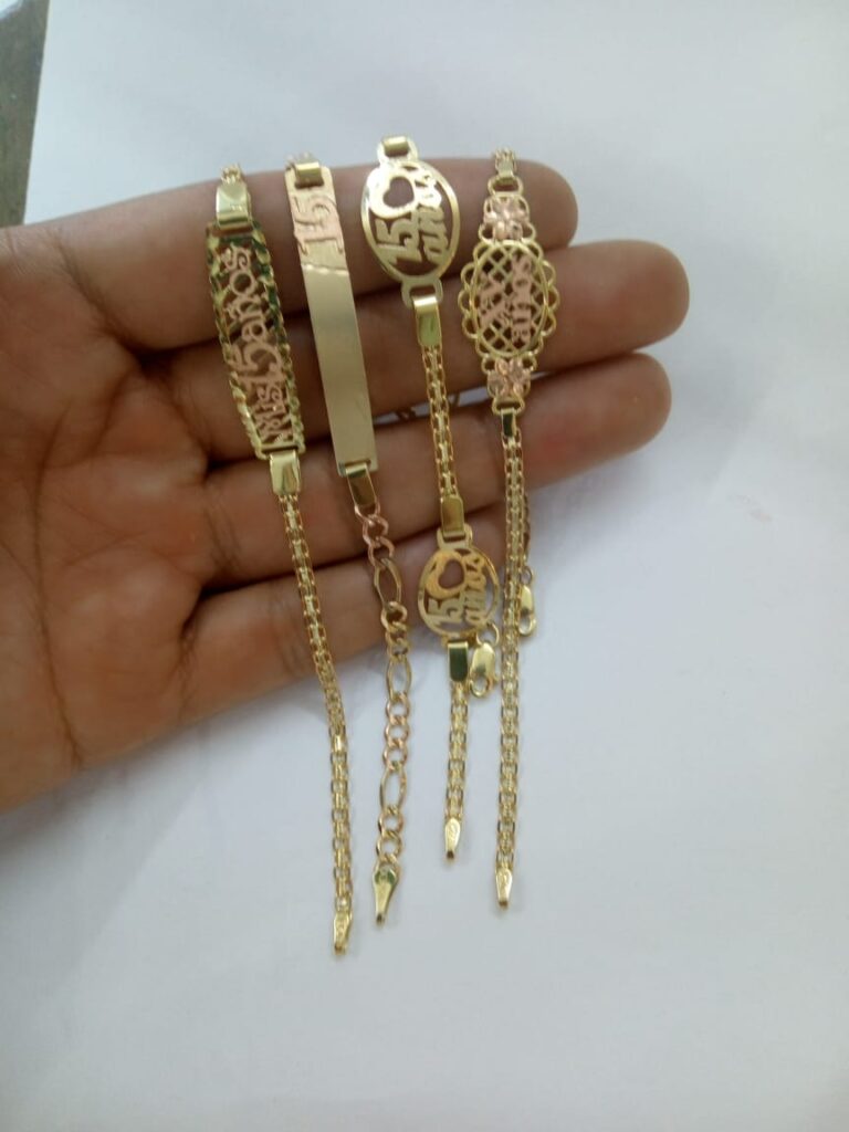 4 pulseras de XV Años de Oro 10k