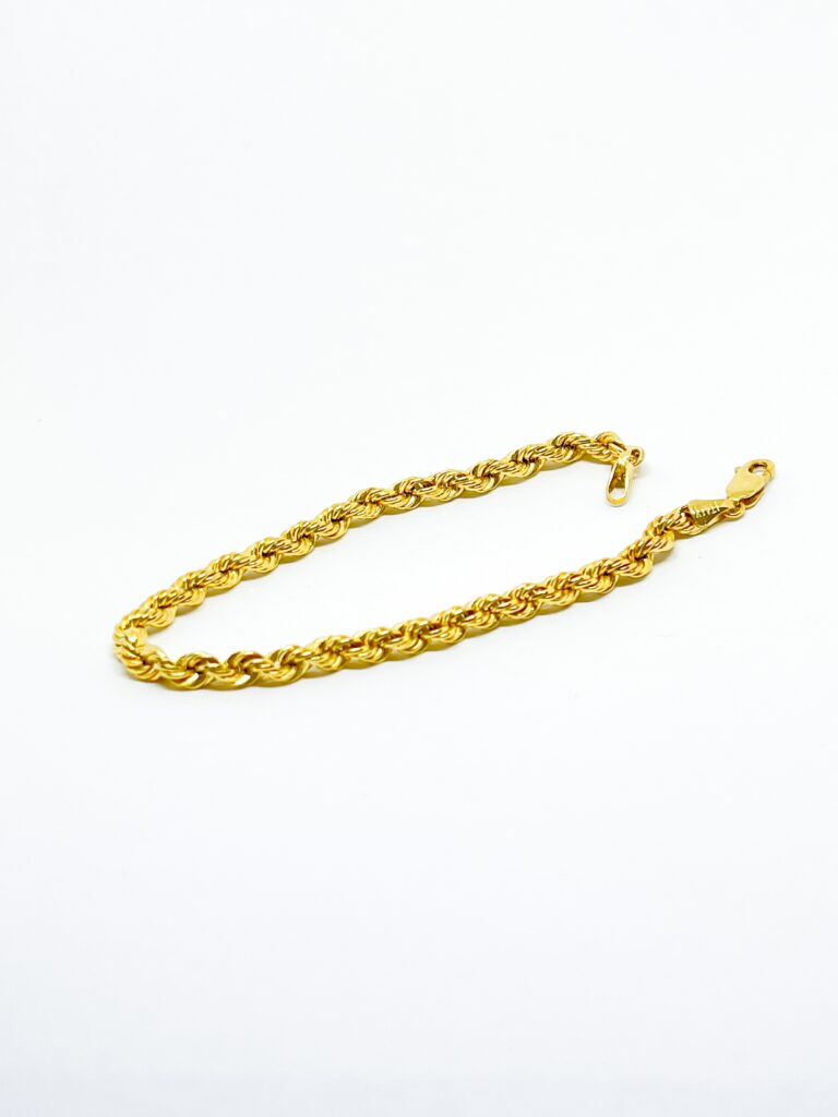 Pulso de oro para hombre estilo torzal italiano 21 cm largo y 4.5 mm de ancho.