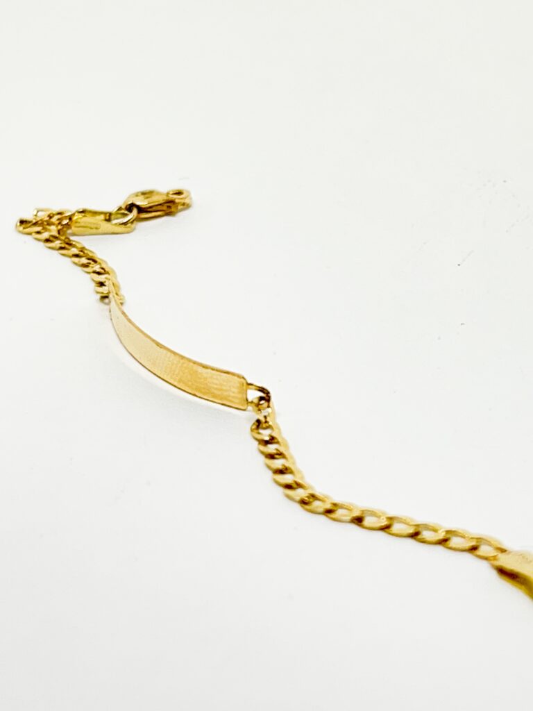 Esclava de oro para bebé estilo barbada placa 12 cm largo.
