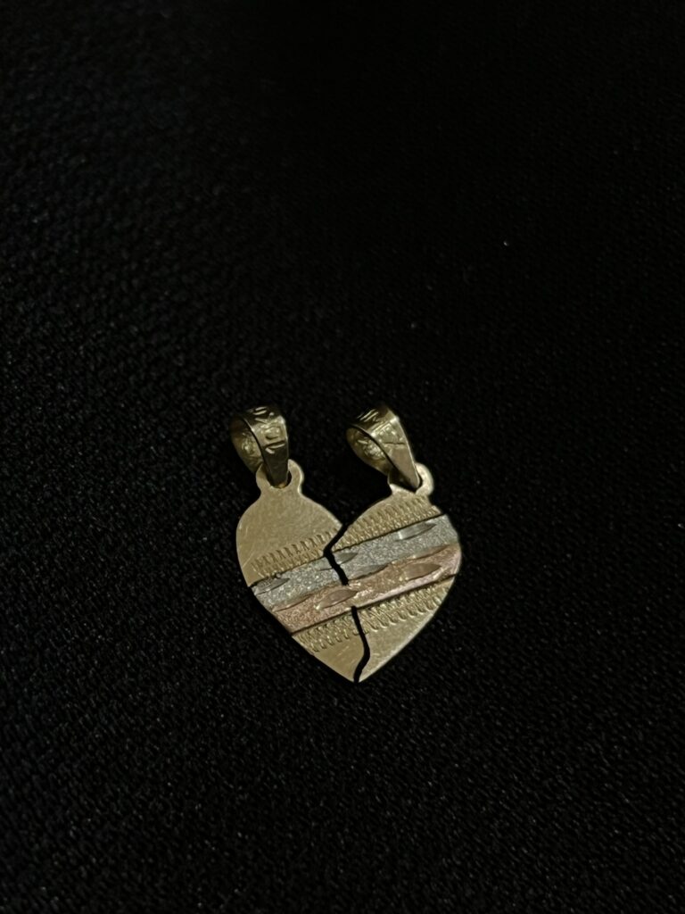 Dije de Corazón Troquelado en Oro 10k