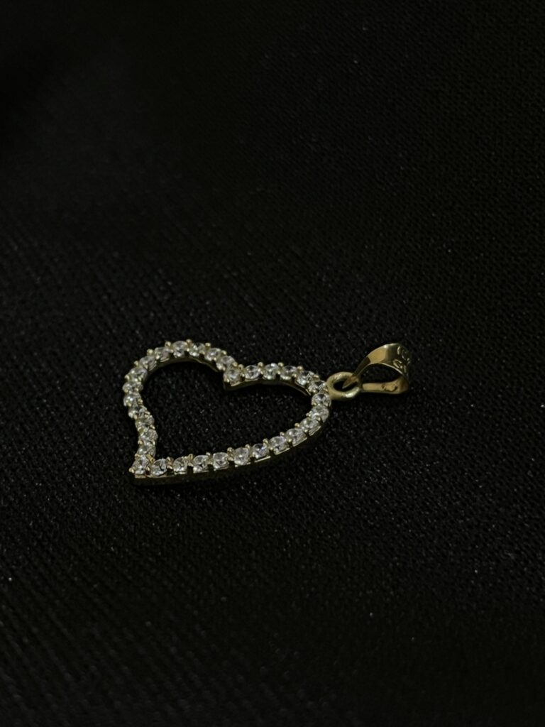 Dije de Corazón con Piedras en Oro 10k
