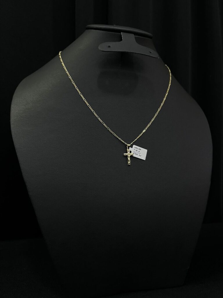 Cadena de oro estilo 3x1 con dije de cristo de oro 2.4 Gramos 10 Kilates