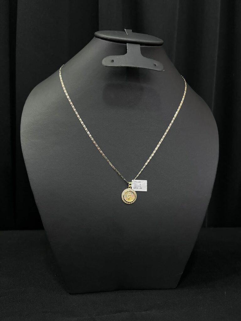 Cadena de oro 3.1 Gramos Tipo Gucci Amarilla Con dije Tipo 3 Oros 10K