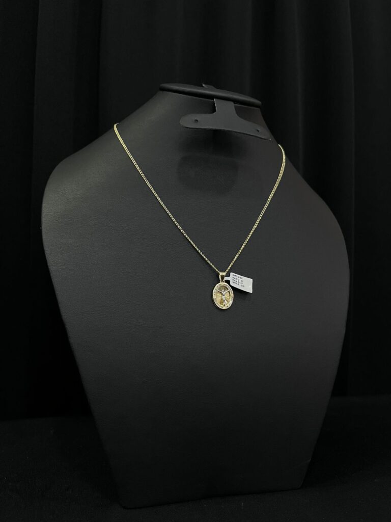 Cadena de oro estilo chino con dije de oro de cristo 10 Kilates 2.6 Gramos