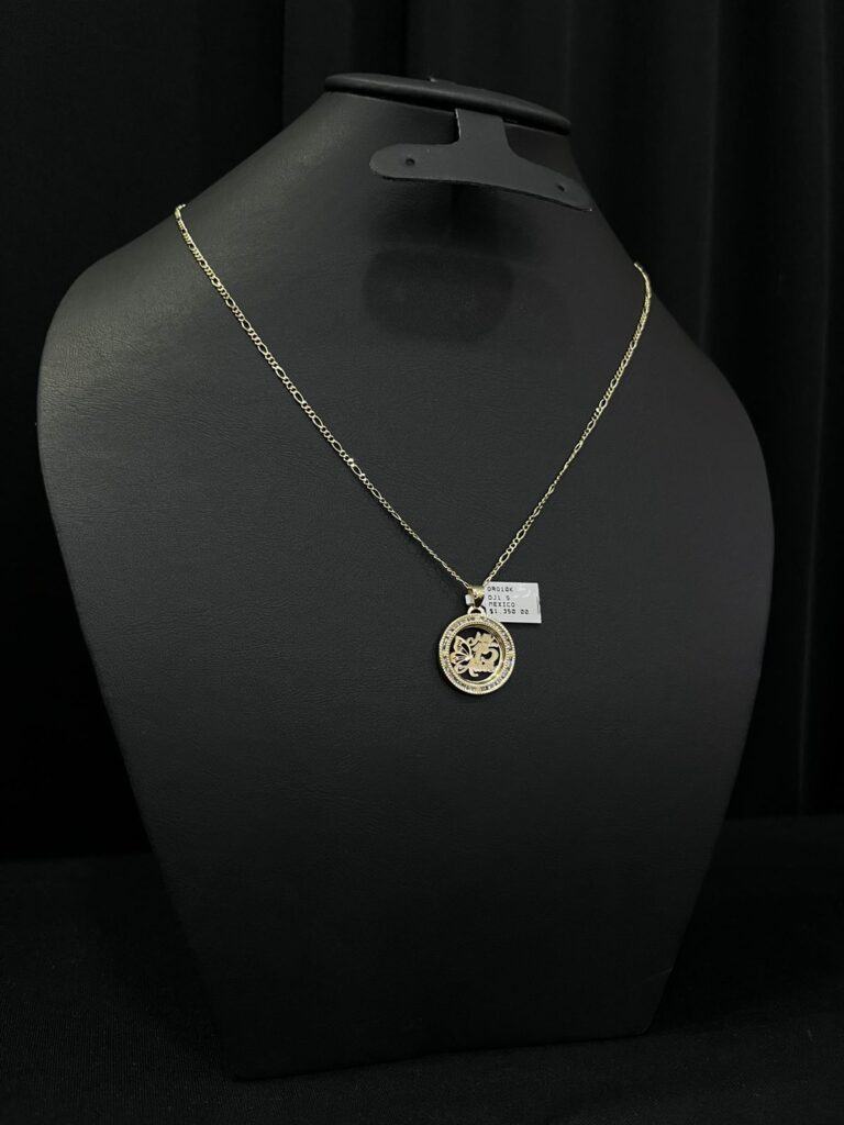 Cadena de oro tipo 3x1 Con dije de oro Logo de XV años 3.8 Gramos 10 Kilates