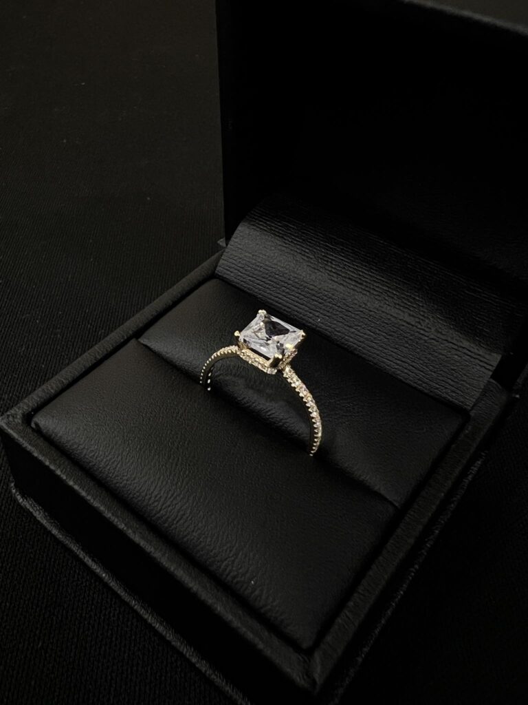 Anillo de compromiso My Princess 14 kilates.