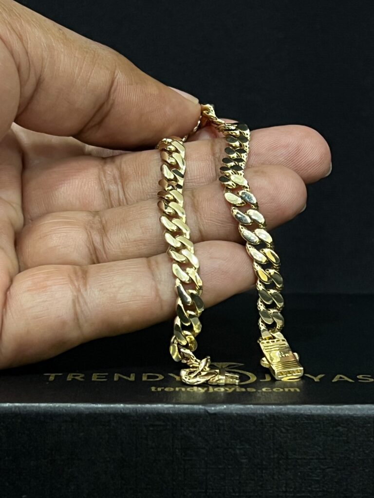 Pulso de oro italiano tejido cubano de 8.4 gramos y 21 cm de largo. 6 mm
