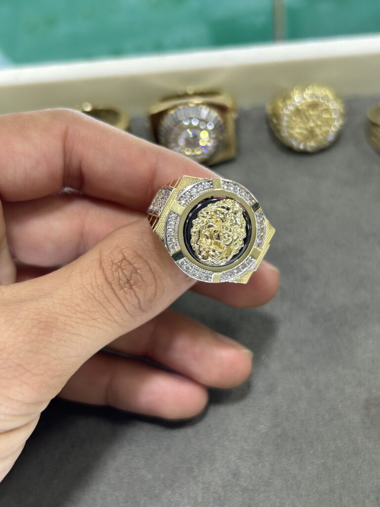 Anillo de León para Caballero Oro 10k