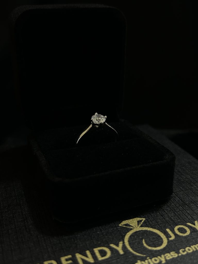 ANILLO DE COMPROMISO EN ORO BLANCO 10K